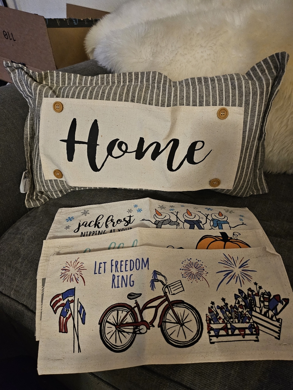 Pillow With Changing Labels